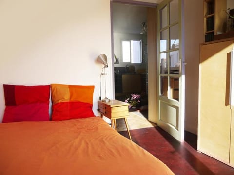 Lumineux, calme, charme villageois à 2mn du métro parisien Apartment in Vanves