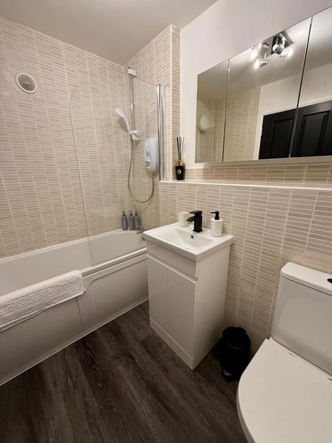 2 Bedroom Apartment near Glasgow City Centre, Celtic Park and Emirates Arena Apartment in Glasgow