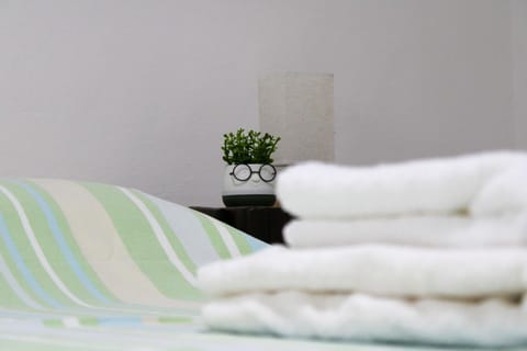 Photo of the whole room, towels