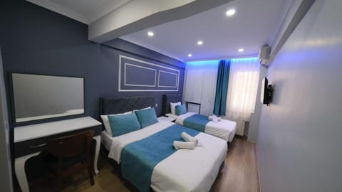 Bed, TV and multimedia, Photo of the whole room, Seating area, Bedroom, towels
