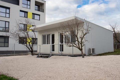 Property building, Spring, Day, Garden, Garden view