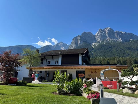Property building, Day, Garden view, Mountain view