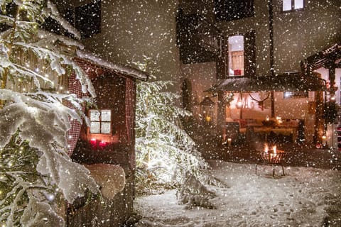 Property building, Facade/entrance, Winter