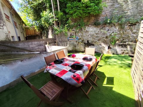 Patio, Dining area