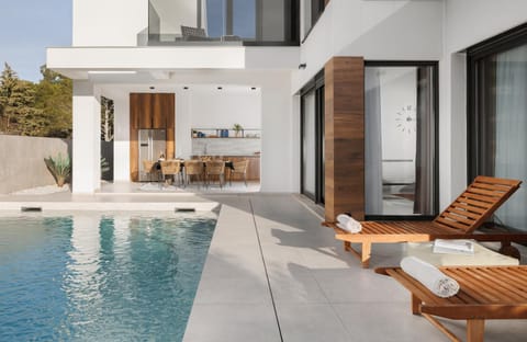 Day, Pool view, Swimming pool, sunbed