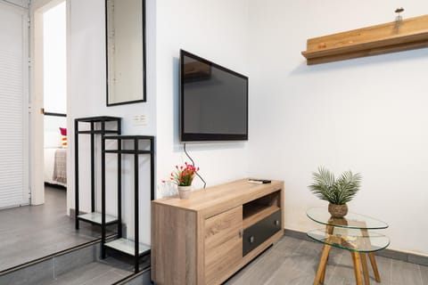 TV and multimedia, Living room, Photo of the whole room, air conditioner