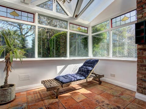 Day, Garden, Living room, Other, Seating area, Garden view