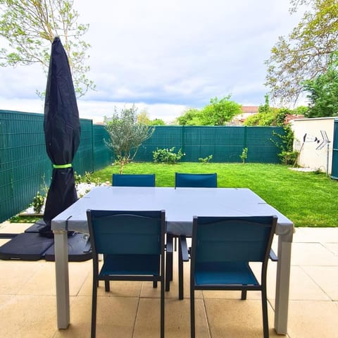 Patio, Spring, Day, Garden, View (from property/room), Balcony/Terrace, Seating area, Dining area, Garden view