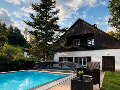 Property building, Day, Garden, Pool view, Swimming pool, sunbed
