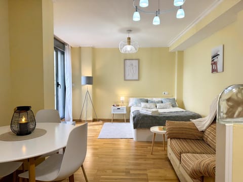 Bed, Balcony/Terrace, Living room, Photo of the whole room, Dining area, Bedroom, towels