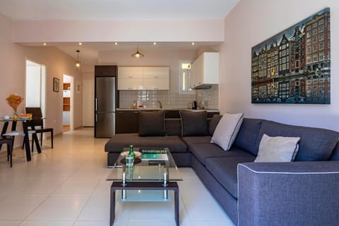 Kitchen or kitchenette, Seating area
