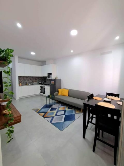 Kitchen or kitchenette, Living room, Dining area, oven