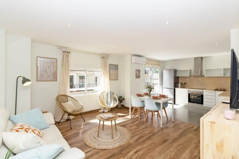 GuestReady - Your Sunny Valencia Basecamp Apartment in Valencia