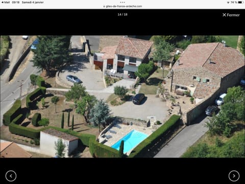 Bird's eye view, Location
