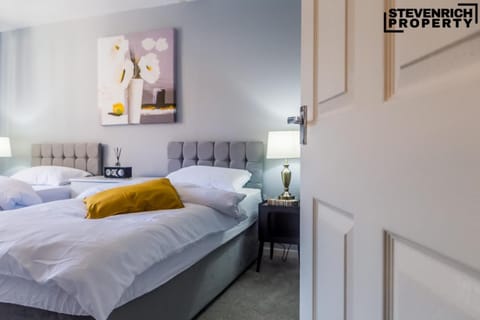 Bed, Decorative detail, Bedroom