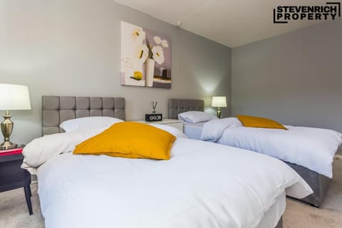 Bed, Decorative detail, Bedroom