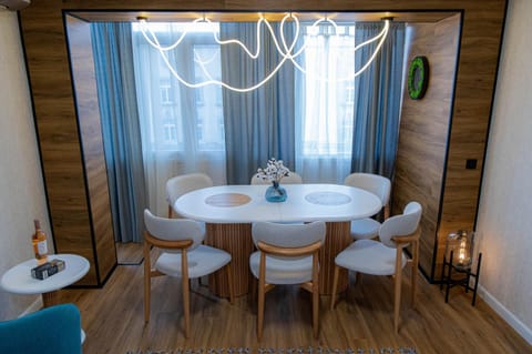 Living room, Seating area, Dining area