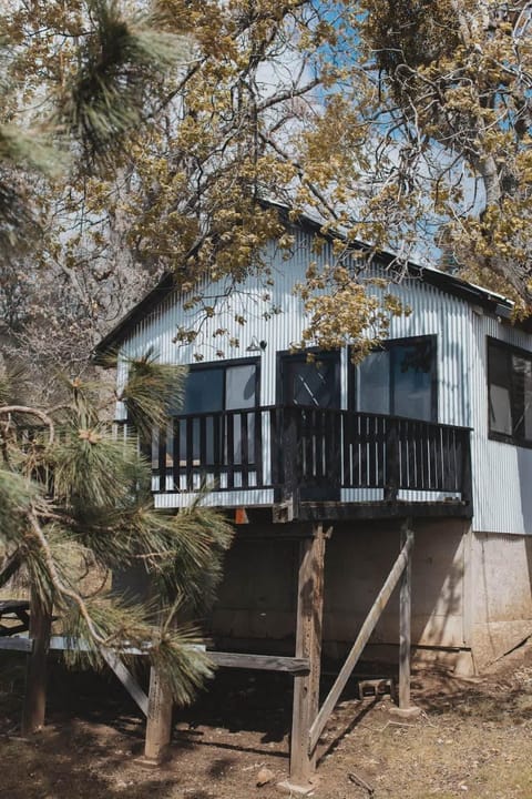 Secluded rustic 1-bedroom cabin on private land Cabin in Sierra Nevada