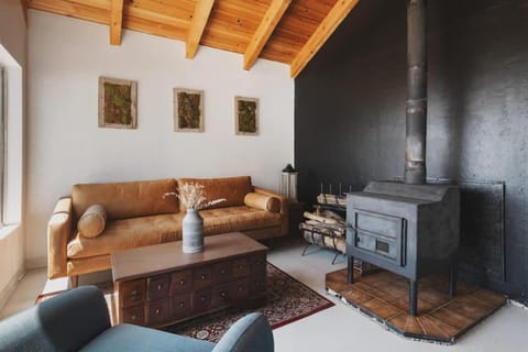 Secluded rustic 1-bedroom cabin on private land Cabin in Sierra Nevada