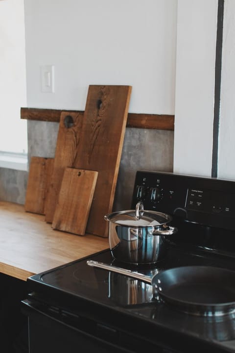 Secluded rustic 1-bedroom cabin on private land Cabin in Sierra Nevada