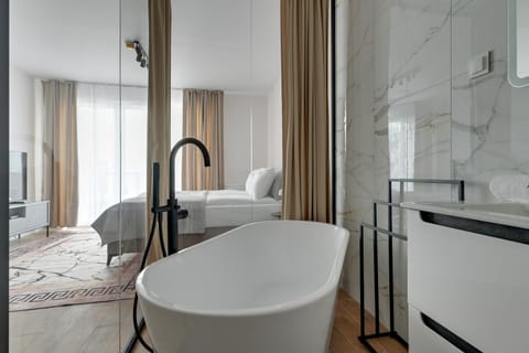 Bed, Bathroom, Photo of the whole room, Bedroom, Bath