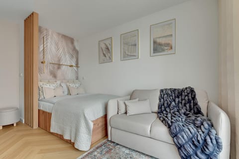 Bed, Photo of the whole room, Seating area, Bedroom