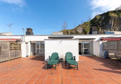 Balcony/Terrace, sunbed