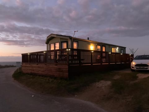 Property building, Natural landscape, Sea view, Sunset, Parking