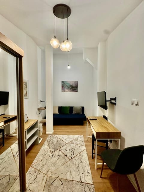 TV and multimedia, Living room, Photo of the whole room, Seating area, Bedroom