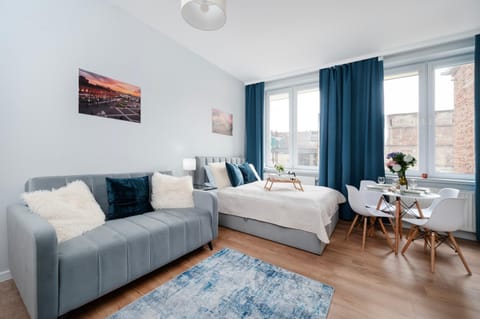 Bed, Living room, Photo of the whole room, Seating area, Dining area, Bedroom