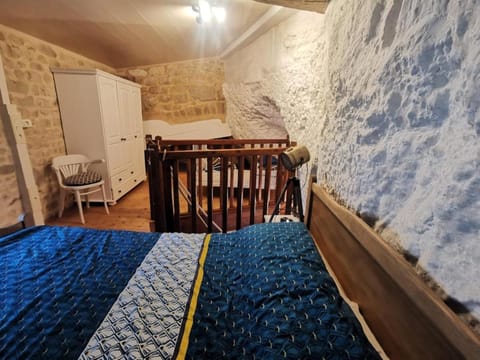 Maison Troglodyte House in Les Trois-Moutiers