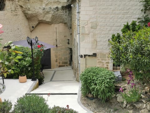 Maison Troglodyte House in Les Trois-Moutiers