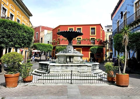 Nearby landmark, Location