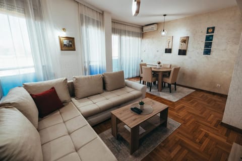 Living room, Seating area, Dining area, air conditioner, air conditioner