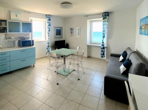 Piran, charming apartment facing sea ! Apartment in Piran