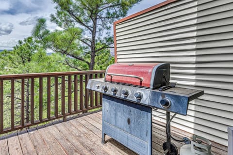 Half-Mi to Midtown Family Retreat with Mtn Views! House in Ruidoso