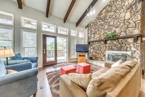Half-Mi to Midtown Family Retreat with Mtn Views! House in Ruidoso