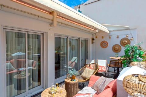 Patio, Day, Balcony/Terrace, Seating area