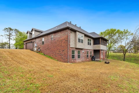 Coler Cottage- Half mi to Coler MTB Trail-Game Room House in Bentonville