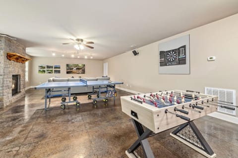 Coler Cottage- Half mi to Coler MTB Trail-Game Room House in Bentonville