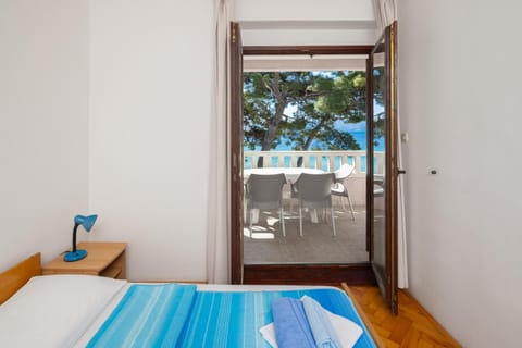 Bed, Natural landscape, View (from property/room), Balcony/Terrace, Bedroom, Sea view