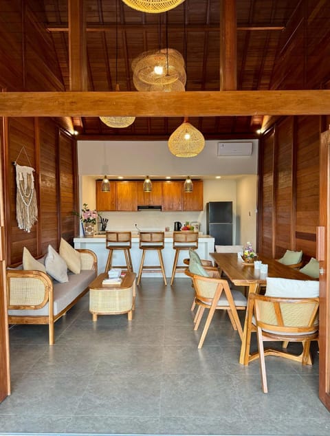 Kitchen or kitchenette, Living room, Seating area, Dining area, minibar