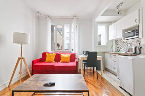 Bed, Kitchen or kitchenette, Living room, Dining area, stove, toaster