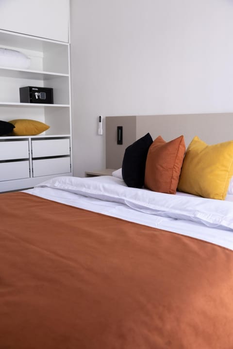 Bed, Photo of the whole room, Bedroom, safe