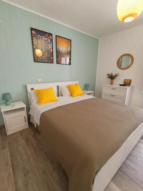 Bed, Bedroom, air conditioner