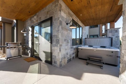 Downtown Fraser with Hot Tub House in Fraser