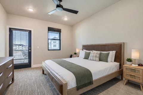 Flying Moose at Helling Circle 101 condo Apartment in Jordanelle Reservoir