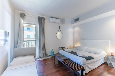 Bed, Photo of the whole room, Bedroom, internet, towels, air conditioner