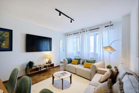 TV and multimedia, Living room, Seating area