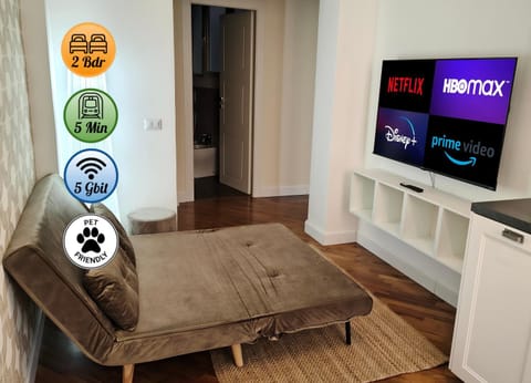 Communal lounge/ TV room, TV and multimedia, Living room, Seating area, Evening entertainment